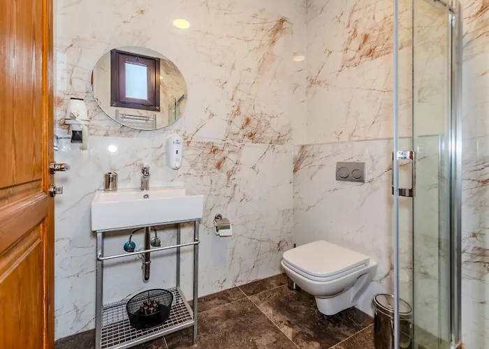 Elara Pera * Istambul