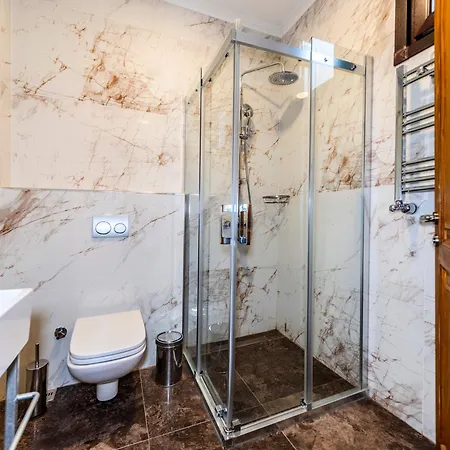 Apartament Elara Pera *