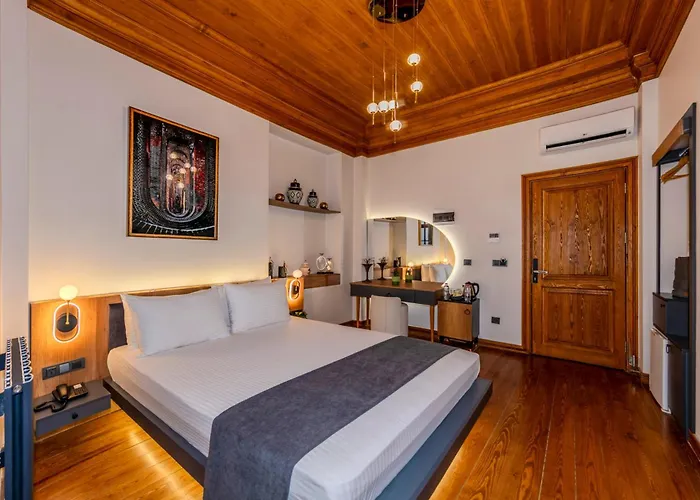 Elara Pera Apartment