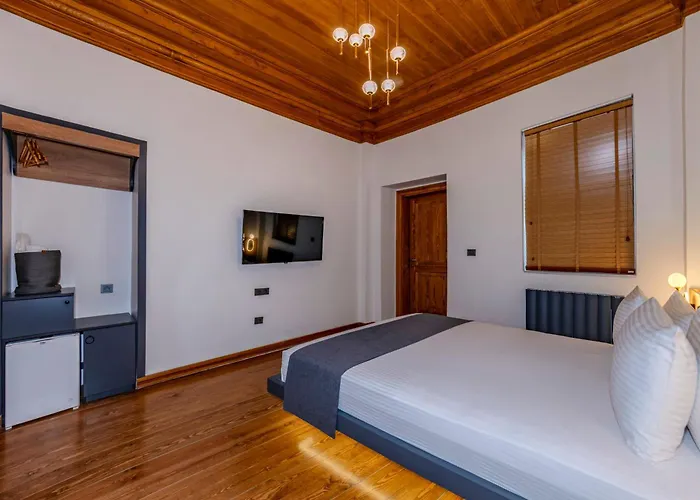 Elara Pera Apartment