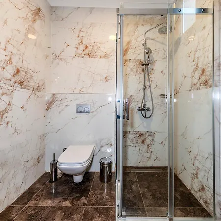 Apartment Elara Pera
