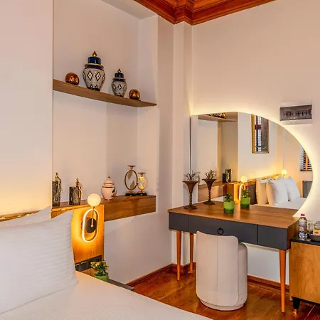 Elara Pera Apartment