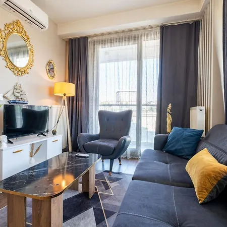 Elara Pera * Istanbul
