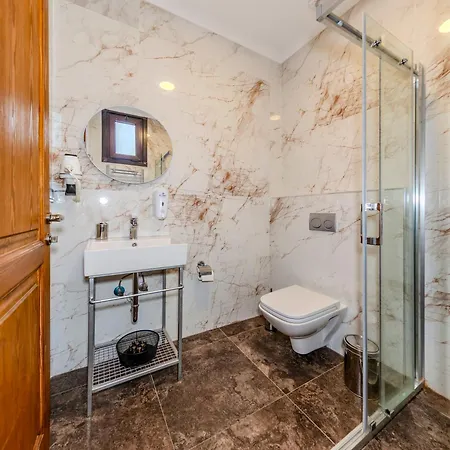 Elara Pera * Stambuł